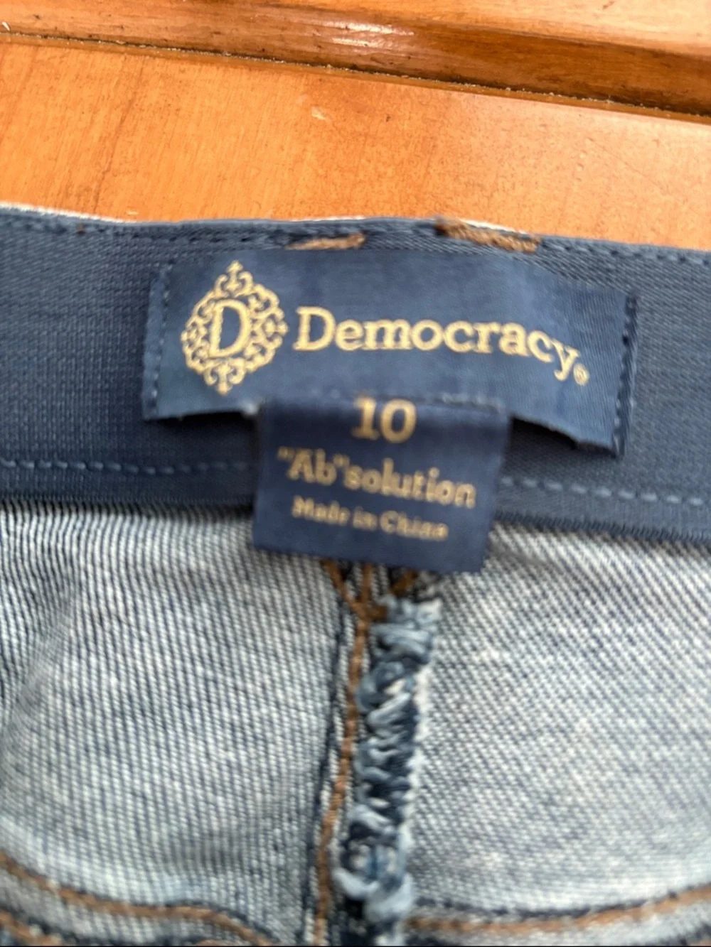 Democracy NWT AbSolution High Rise Medium Wash Straight-Leg Jeans Size 10